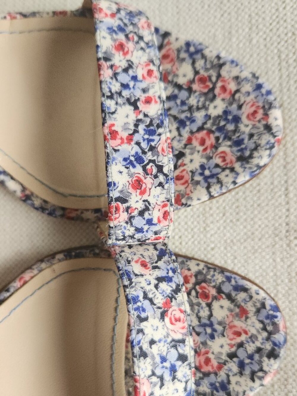 Manolo Blahnik Floral Print Satin Strappy High Heel Sandals - Sz 39 - Picture 14 of 15